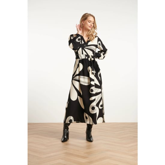 Smashed Lemon Maxi jurk met graffische bloemenprint in zwart en off-white | - Image 5