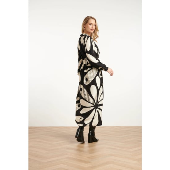 Smashed Lemon Maxi jurk met graffische bloemenprint in zwart en off-white | - Image 6