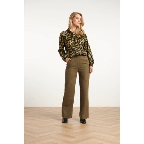 Smashed Lemon Satijnen blouse met luipaardprint en pofmouwen in army en zwart | - Image 2