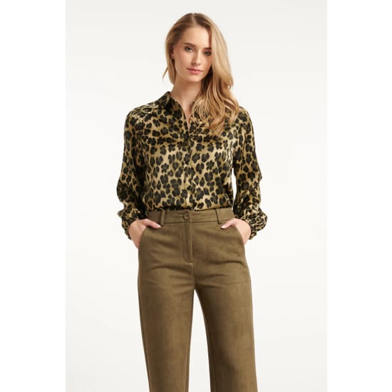 Smashed Lemon Satijnen blouse met luipaardprint en pofmouwen in army en zwart | - Image 5