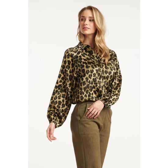 Smashed Lemon Satijnen blouse met luipaardprint en pofmouwen in army en zwart | - Image 6