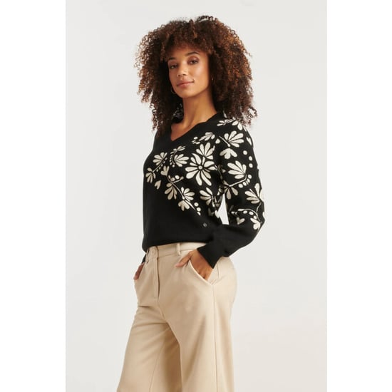 Smashed Lemon Zwart en offwhite bloemenprint met v-hals gebreide top | - Image 2