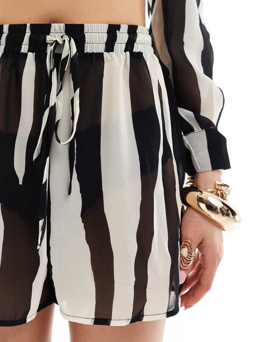 In The Style beach short co-ord in zebra print - Image 3