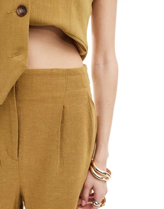 ASOS DESIGN tailored linen pleated shorts in olive - Image 4