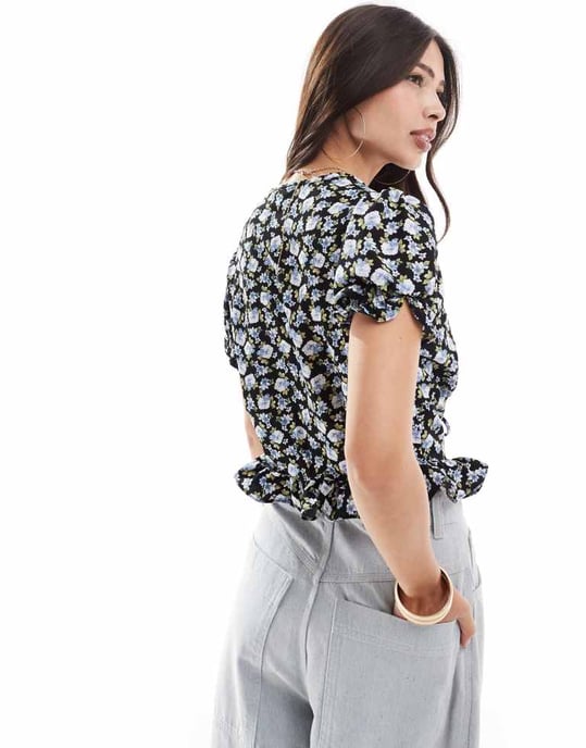 Brave Soul puff sleeve tie front floral top in black - Image 4