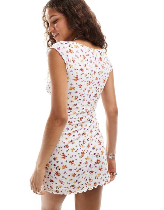 Daisy Street sweetheart neck ditsy floral mini dress in multi - Image 4