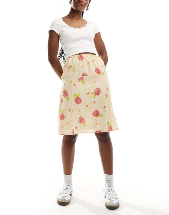 Daisy Street vintage rose print awkward length skirt in multi - Image 4