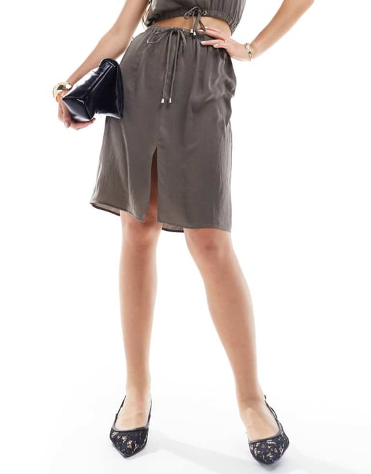 ASOS DESIGN satin tie waist premium 90's length skirt co-ord in dark green - Image 3