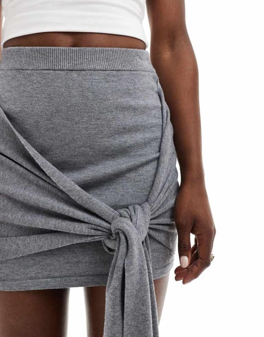 4th & Reckless knitted knot detail mini skirt in grey - Image 4