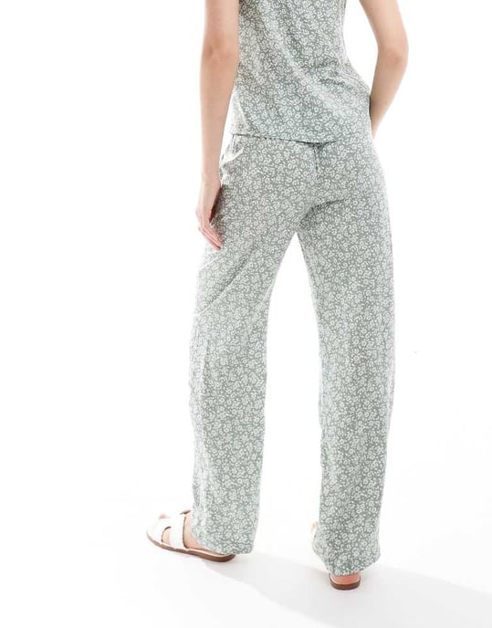Vero Moda wide leg trouser co-ord in sage floral - Image 3