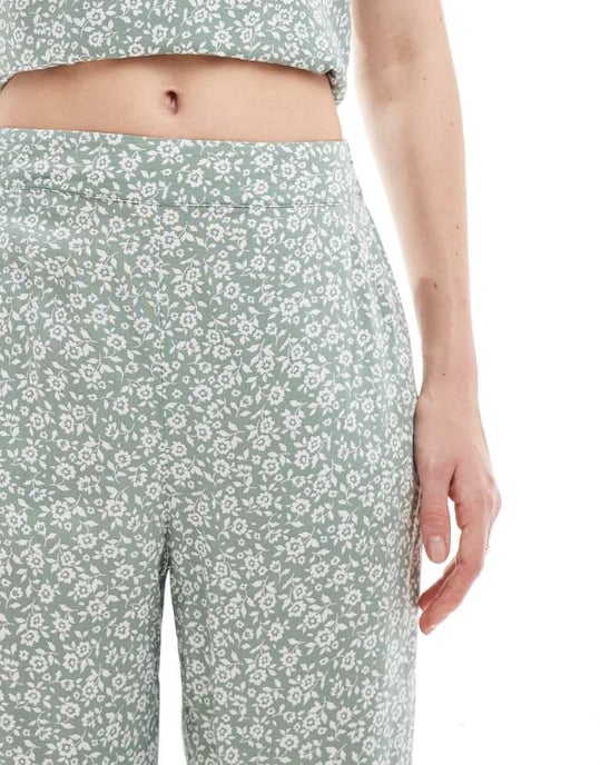 Vero Moda wide leg trouser co-ord in sage floral - Image 4
