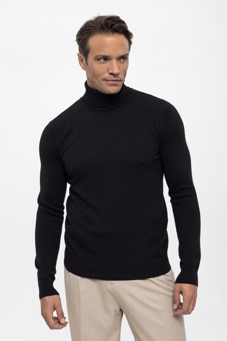 Pullover Turtleneck Pullover - Image 1