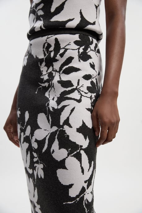 Jacquard Floral Knitted Skirt - Image 5