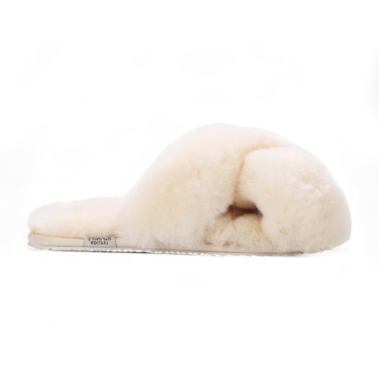 Damtofflor med fårskinn, beige, varma vinterpäls, korsad - Snowbelle - Image 1