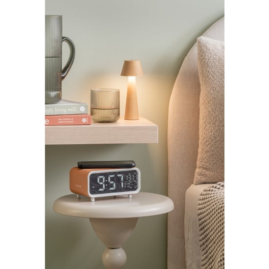 Karlsson wekker chunky led w. phone charger oker - Image 2