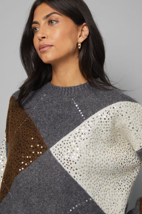 Grey Oversized Argyle Jumper - Image 4
