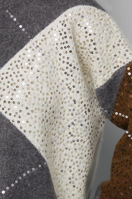 Grey Oversized Argyle Jumper - Image 5