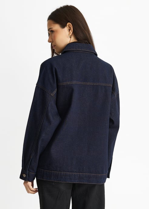 Mörk indigo denimjacka i truckerstil - Image 4
