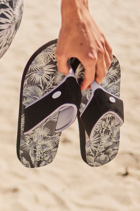 'Swish' Women's Flip Flops with Soft Padded Upper Straps Slip-on Beach Sandals Lilac - Image 1
