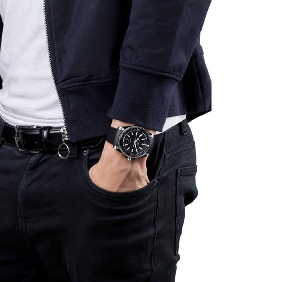 Gucci Dive Men's Black Watch YA136204 - Stylish and Durable Timepiece - Image 3