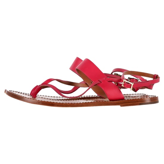 Valentino Garavani Flat Sandalen met T-knop en Enkelband in Roze Leer - Image 4