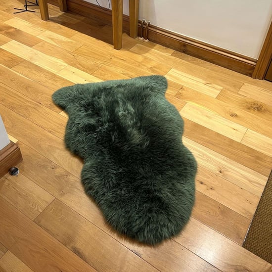 Äkta timjangrönt fårskinn Silkeslen naturlig mjuk fluffig ullmatta - Image 1