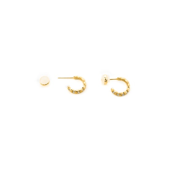 Luxenter oorbellen met glanzende 18k goudkleurige zirkonia - Efla - Image 4