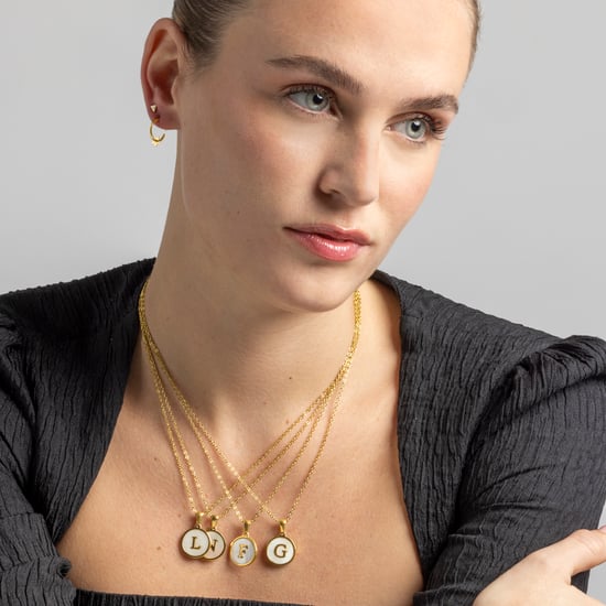 Luxenter collier in wit parelmoer afgewerkt in 18K geel goud - Alfabet - Image 2