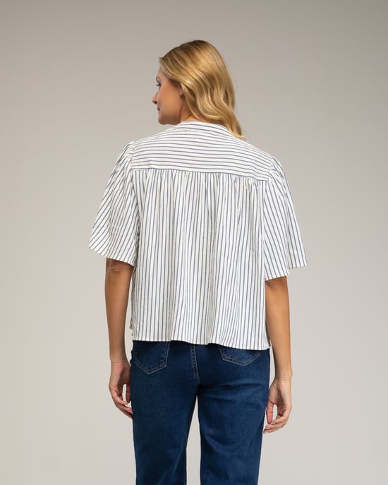 Gestreepte blouse met honingraatborduursel. - Image 2