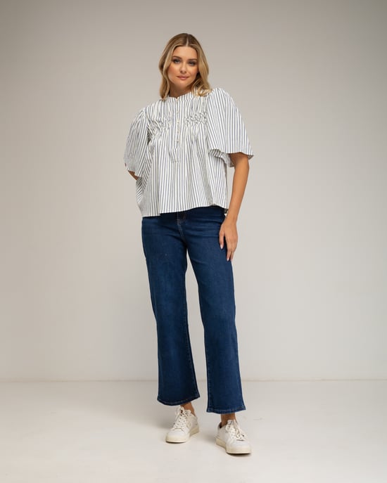 Gestreepte blouse met honingraatborduursel. - Image 4