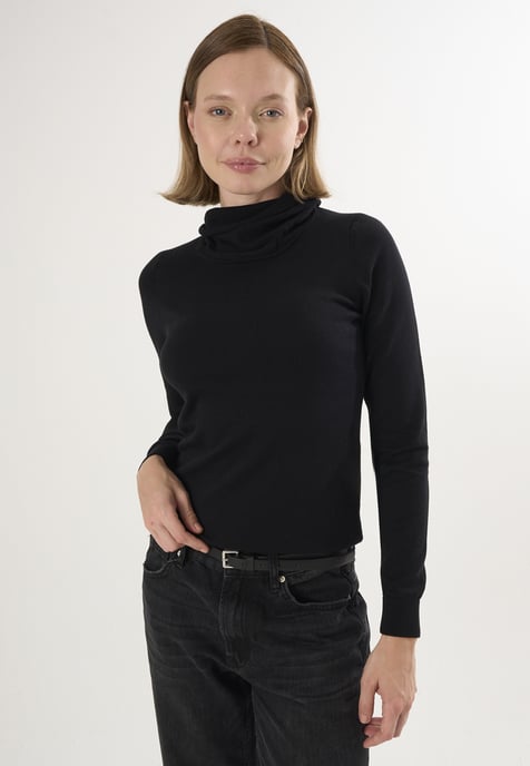 Pullover Turtleneck Pullover - Image 1