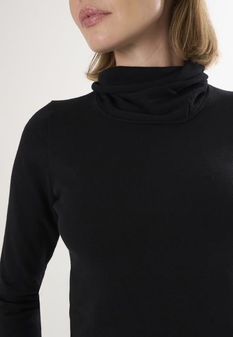 Pullover Turtleneck Pullover - Image 3