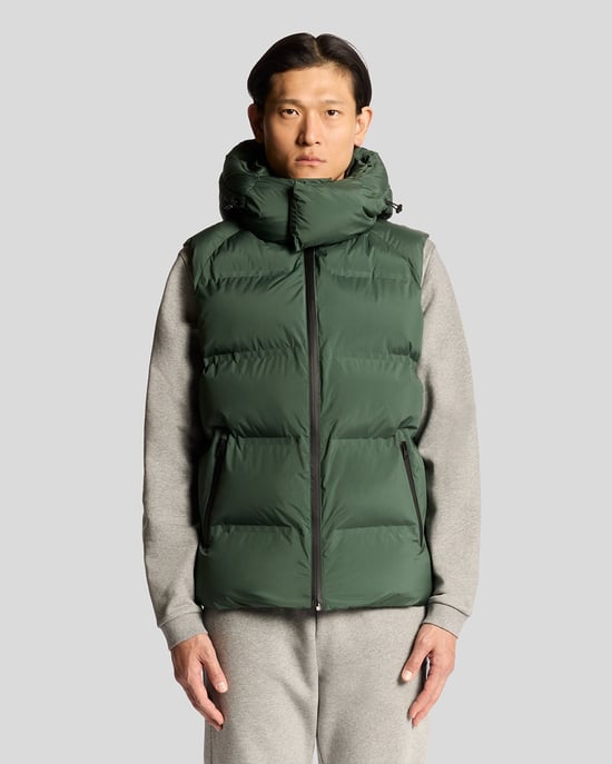 Lyle & Scott Heavyweight Hooded Puffer Gilet - Grön - Image 1