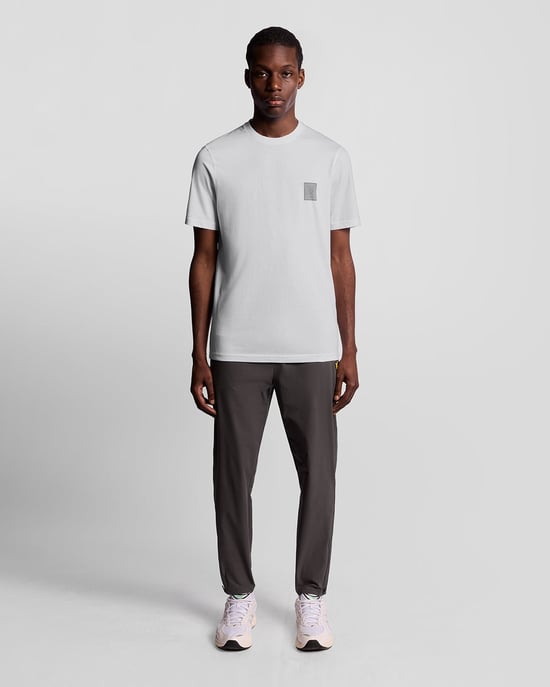 Lyle & Scott Sports T-shirt med logotyp i tonalmönster – vit - Image 2