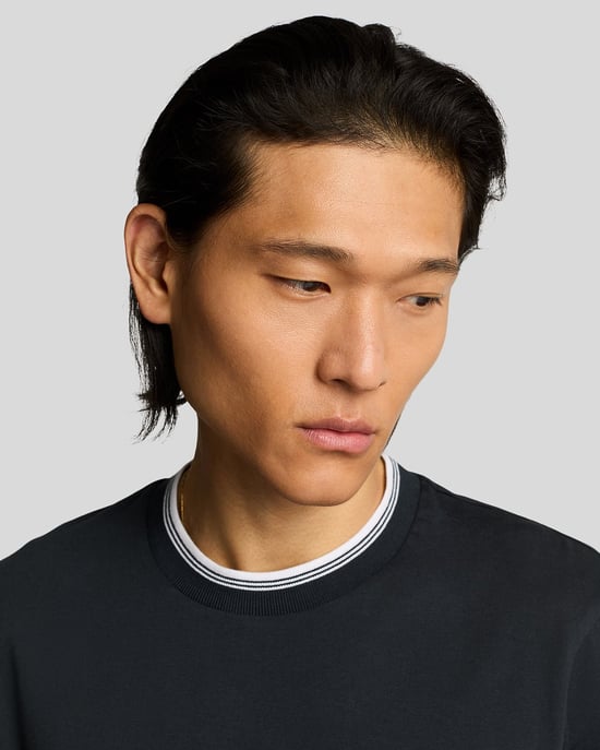 Lyle & Scott Superfin Ekologisk Bomull Tipped T-shirt - Marinblå - Image 4