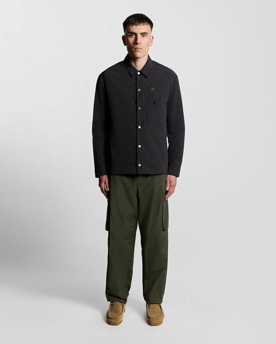 Lyle & Scott Crinkle Nylon Fickskjorta - Svart - Image 2