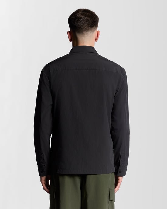Lyle & Scott Crinkle Nylon Fickskjorta - Svart - Image 4
