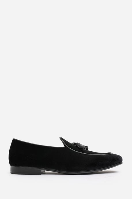 Wheres That From Mens 'Evan' Velvet Tassel Loafer Classic Formal Dress Shoes - Image 2