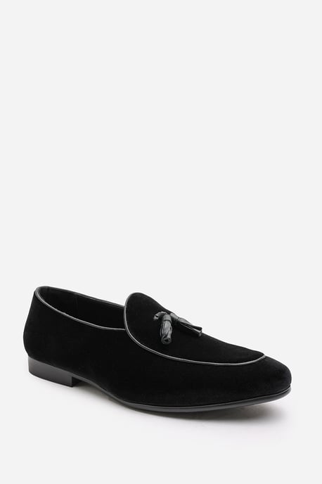 Wheres That From Mens 'Evan' Velvet Tassel Loafer Classic Formal Dress Shoes - Image 3