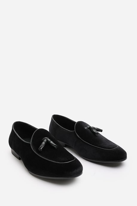 Wheres That From Mens 'Evan' Velvet Tassel Loafer Classic Formal Dress Shoes - Image 4
