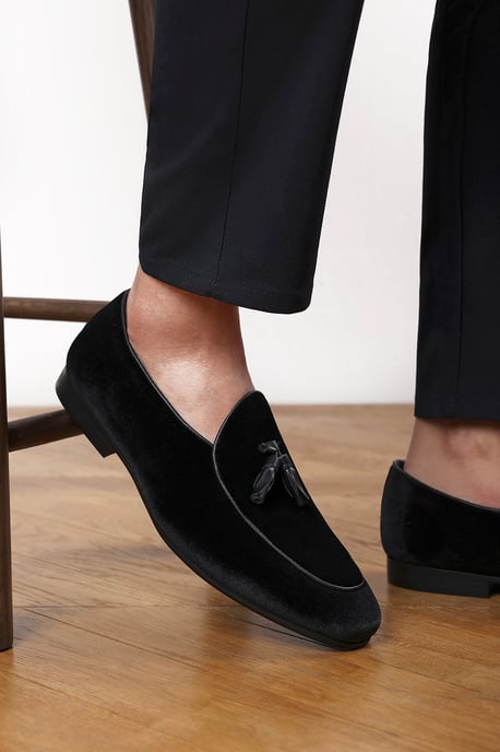 Wheres That From Mens 'Evan' Velvet Tassel Loafer Classic Formal Dress Shoes - Image 6
