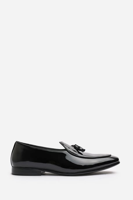 Wheres That From Mens 'Evan' Velvet Tassel Loafer Classic Formal Dress Shoes - Image 2