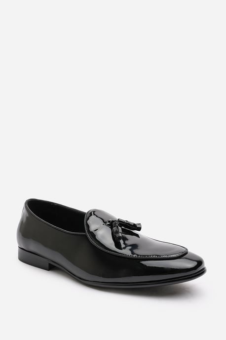 Wheres That From Mens 'Evan' Velvet Tassel Loafer Classic Formal Dress Shoes - Image 3