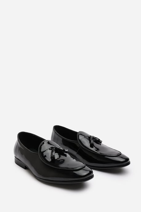 Wheres That From Mens 'Evan' Velvet Tassel Loafer Classic Formal Dress Shoes - Image 4