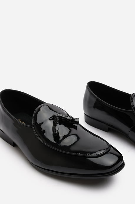Wheres That From Mens 'Evan' Velvet Tassel Loafer Classic Formal Dress Shoes - Image 5