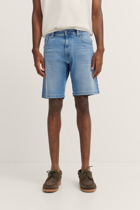 Bugatti Herren Jeans Bermuda in used-wash dessin - Image 1