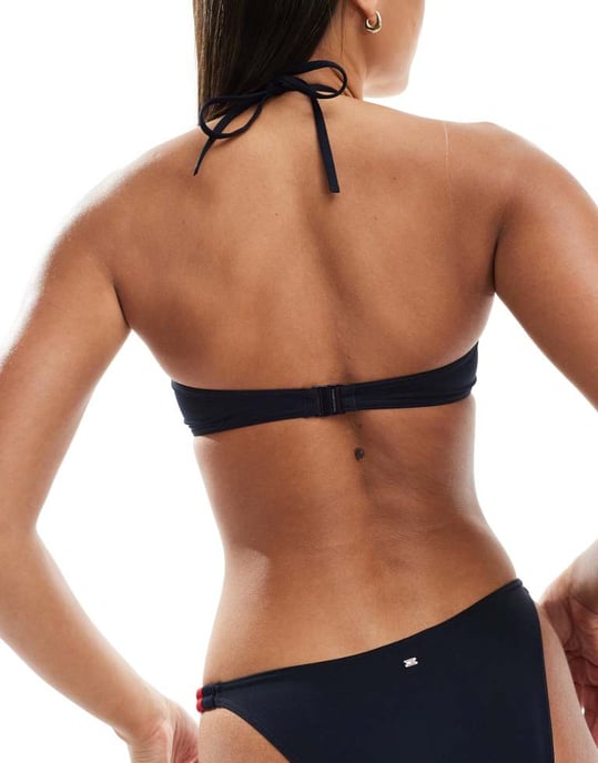 Tommy Hilfiger – Marinblå bikinitopp med upphöjd bandeau-mönster - Image 4