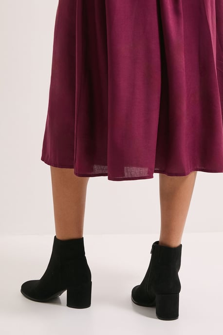 Wide Fit Morgan Round Toe Medium Block Heel Ankle Boots - Image 3