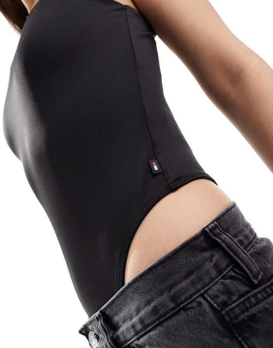 Tommy Jeans – Svart body med flera remmar - Image 4