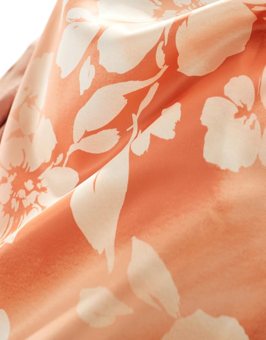 Vero Moda – Orange ombrefärgad blommig midaxiklänning i satin med fyrkantig halsringning - Image 3